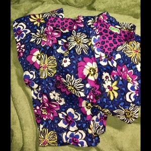 Vera Bradley African Voliet lounge Set Medium